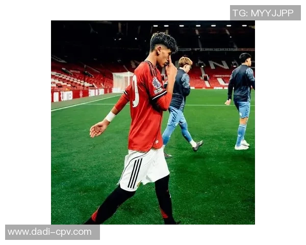 足球明星卡里克的辉煌职业生涯与场外生活全景介绍 足球明星卡里克的辉煌职业生涯与场外生活全景介绍