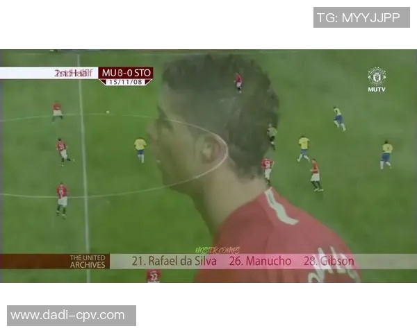 足球明星在球场小便引发的争议与球迷反应分析