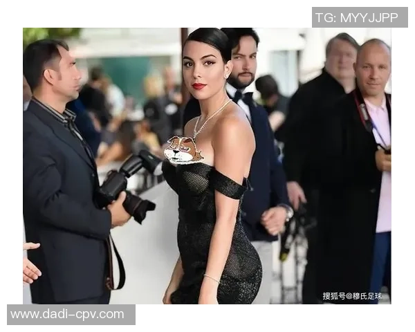 足球明星妻子挑战演艺圈拍戏视频引发热议粉丝纷纷点赞支持