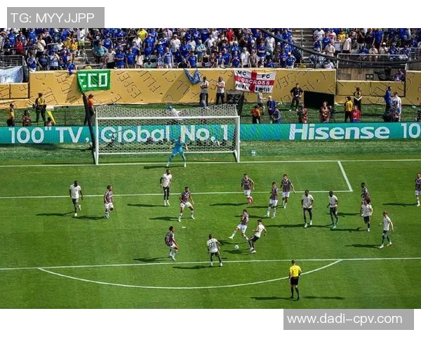 足球明星意外掉号事件引发热议球迷们的反应与讨论持续升温