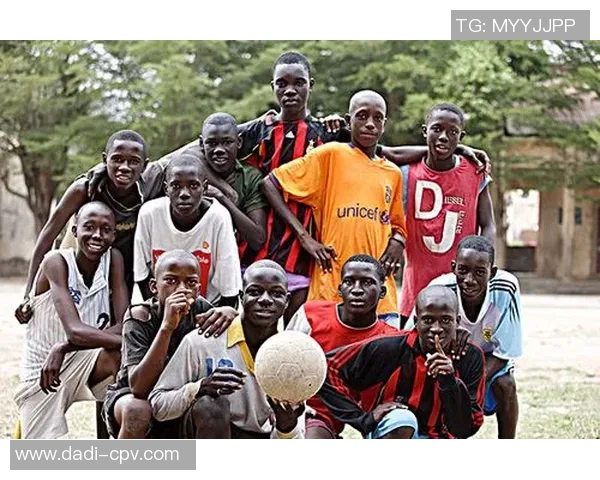 足球明星成长之路全景图揭秘他们的辉煌历程与成就