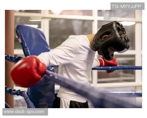 足球明星挑战拳击游戏展现全新竞技魅力引发粉丝热议与期待 足球明星挑战拳击游戏展现全新竞技魅力引发粉丝热议与期待