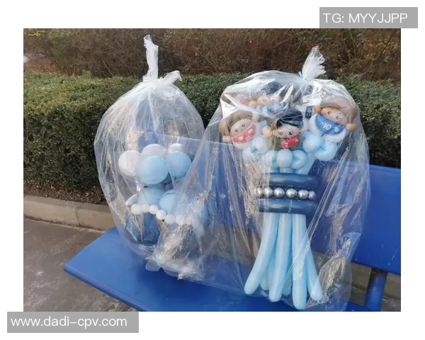 足球明星气球造型图展现运动魅力与创意艺术的完美结合