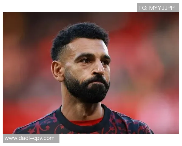 足球明星的光环背后:吹捧过度的真相与反思 足球明星的光环背后:吹捧过度的真相与反思