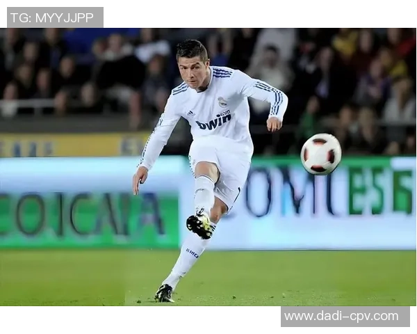 足球明星的独特魅力与球场风采让人联想到他们的脑袋像足球一样圆润可爱 足球明星的独特魅力与球场风采让人联想到他们的脑袋像足球一样圆润可爱