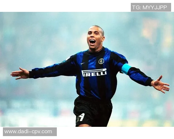 足球明星罗纳尔多键盘垫热销中助你提升游戏体验与办公舒适度